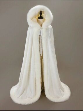 SHEIN White Faux Fur Hooded Bridal Cape